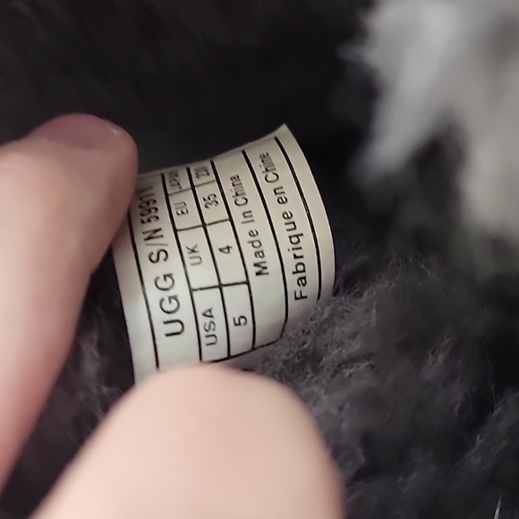 UGG Bailey Button II Woman's Size 5 - Picture 6 of 7